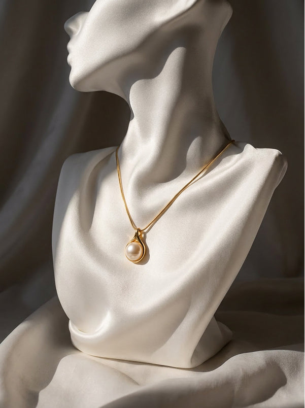 Pearl Drop Circle Necklace