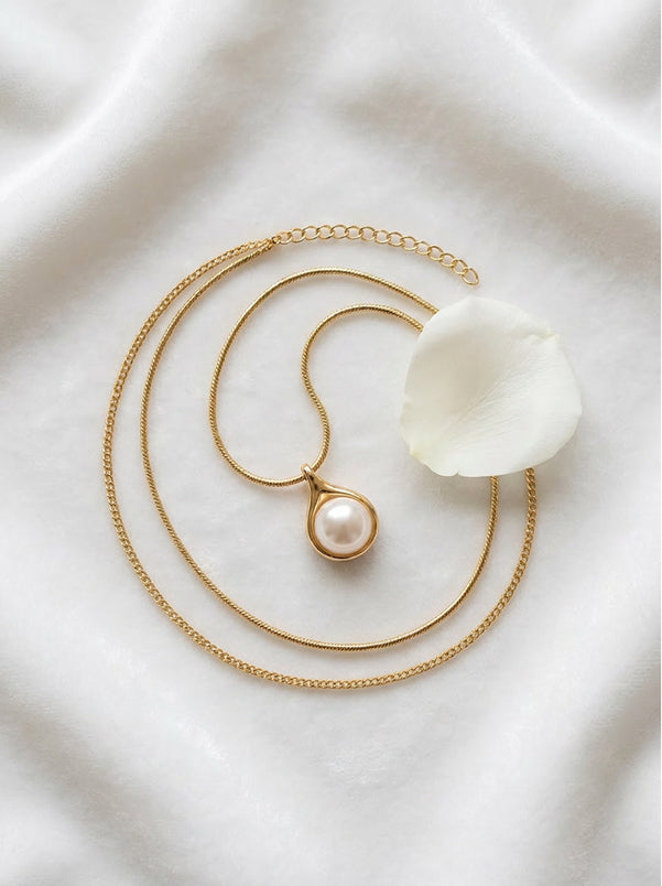 Pearl Drop Circle Necklace