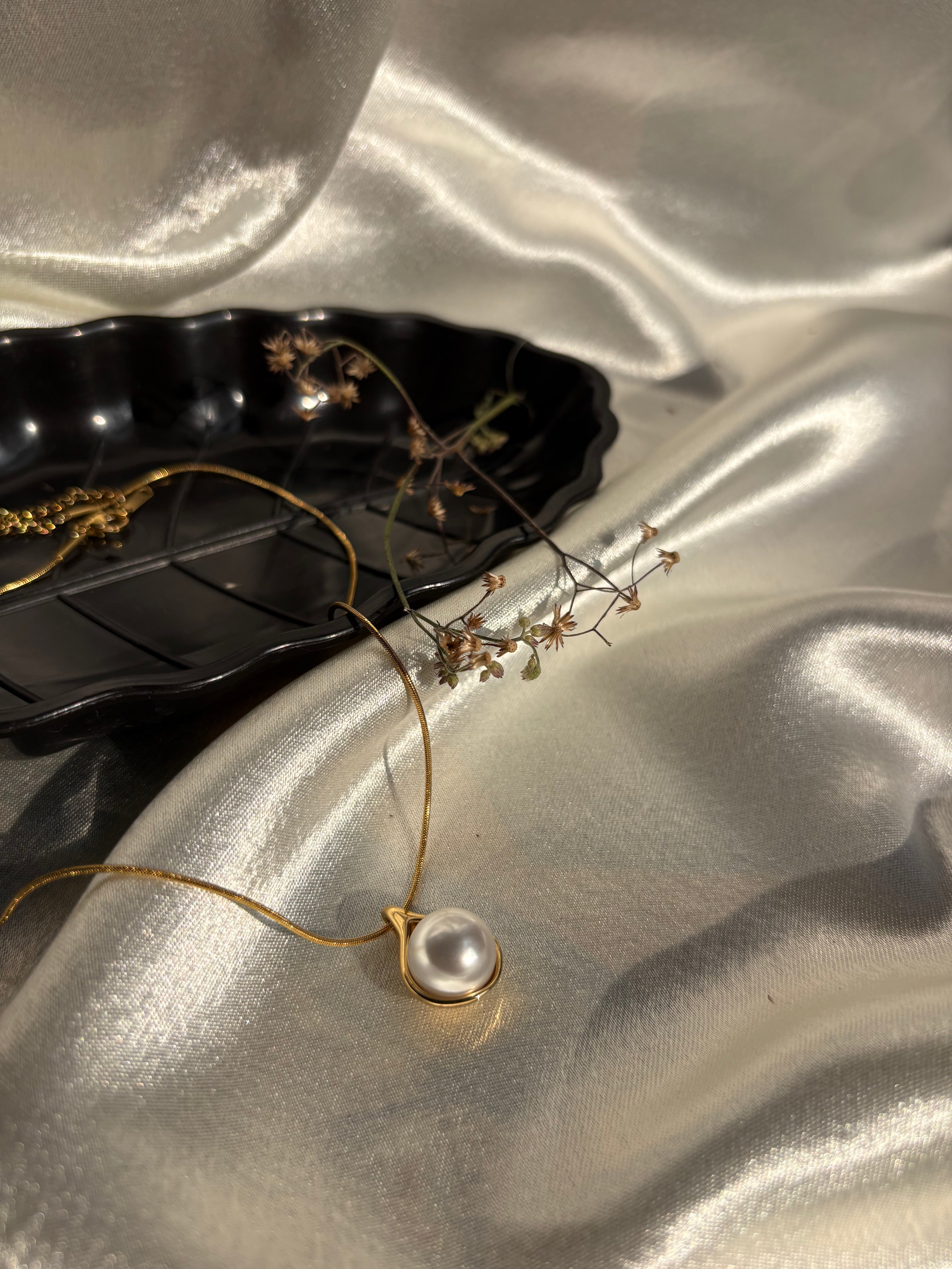 Pearl Drop Circle Necklace