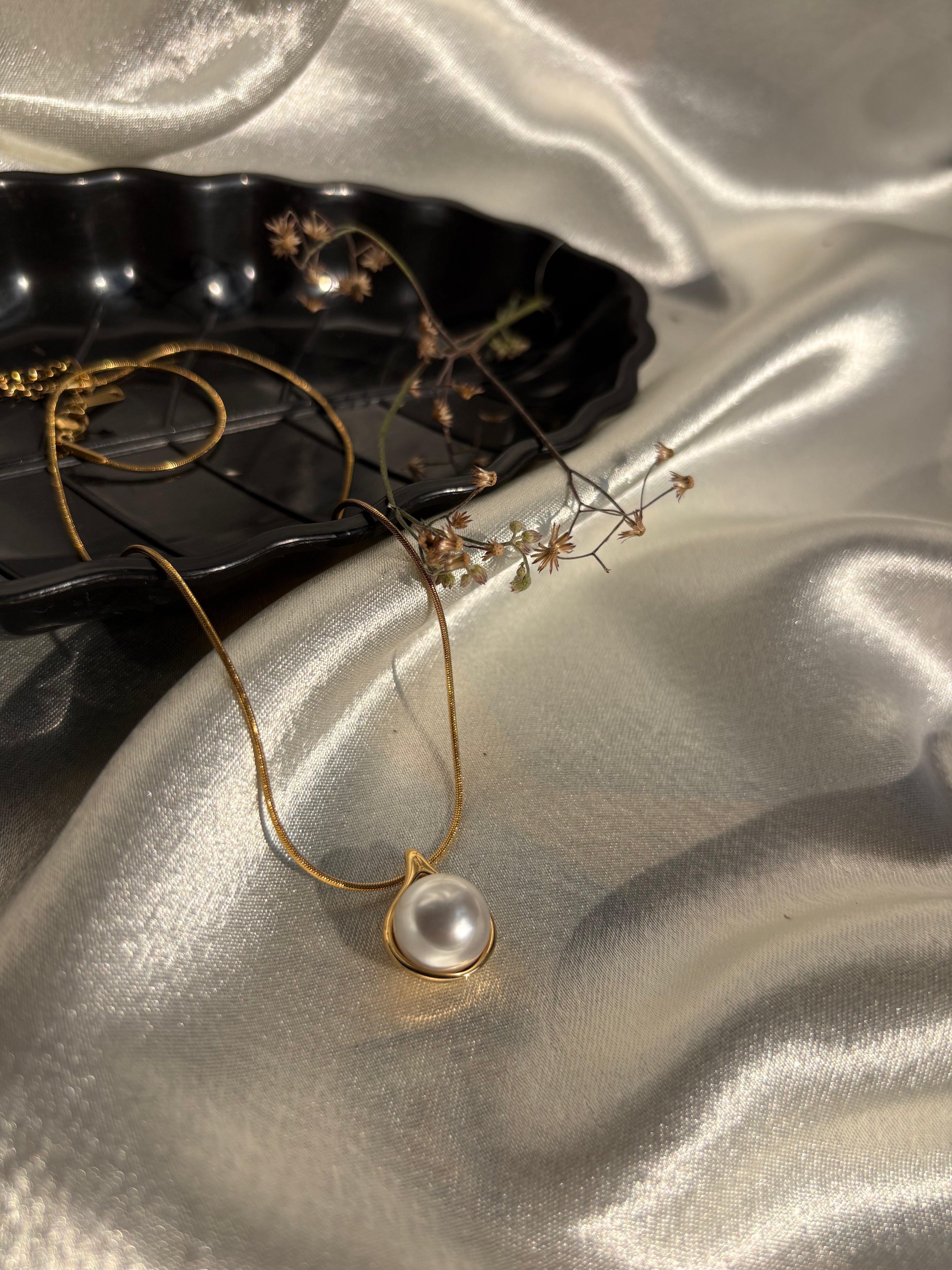 Pearl Drop Circle Necklace