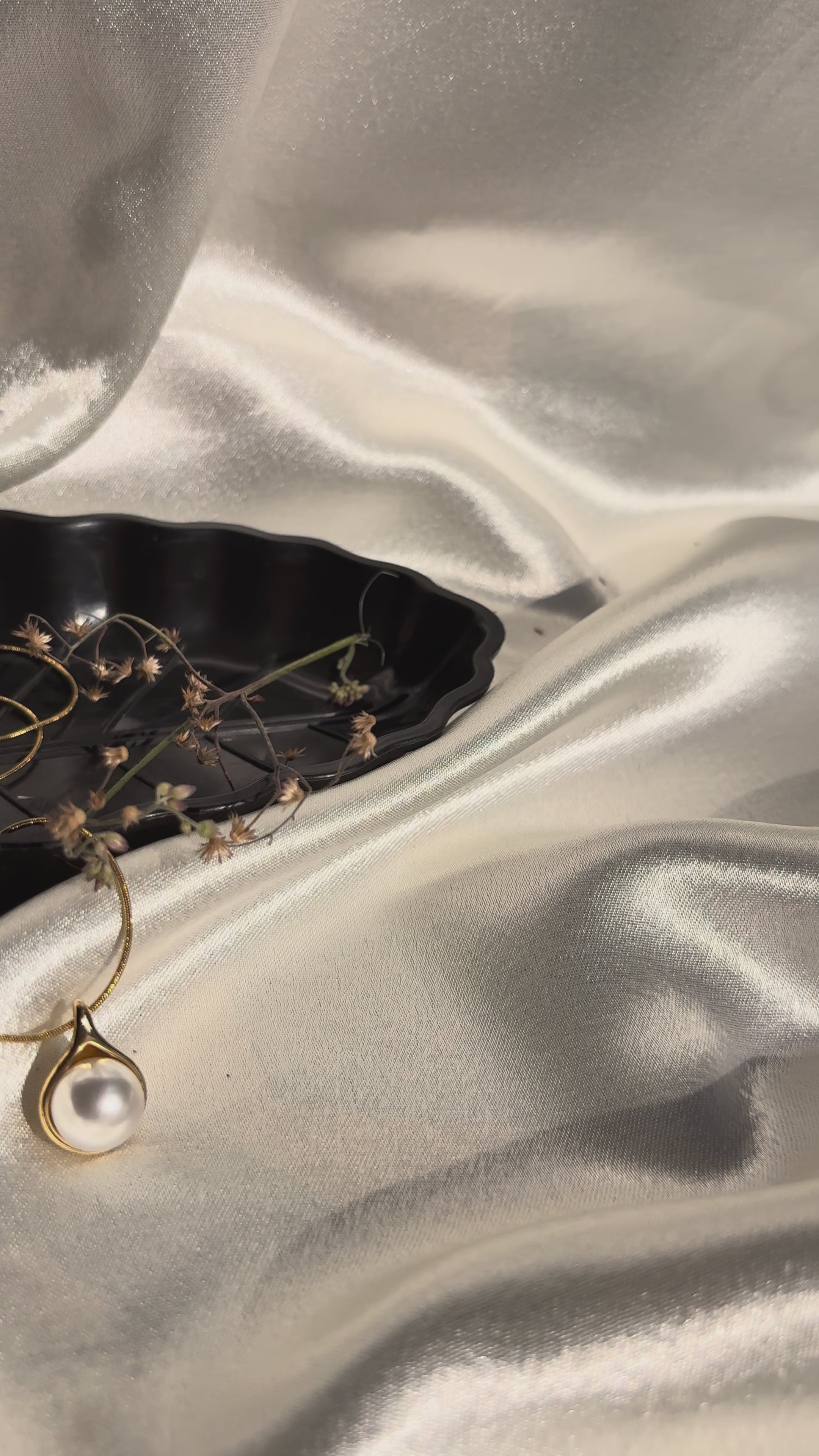 Pearl Drop Circle Necklace